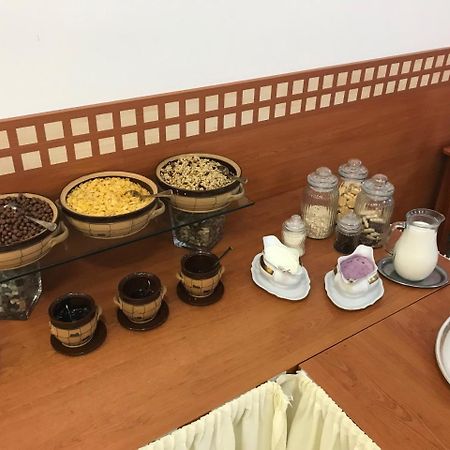 Hotel Radejov Knezdub Екстериор снимка