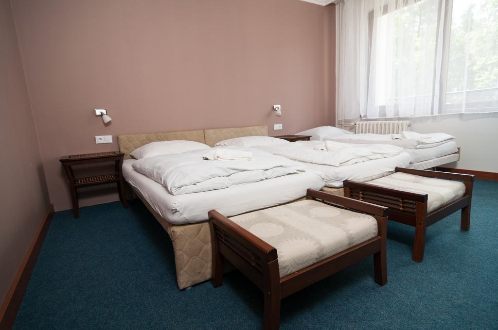 Hotel Radejov Knezdub Екстериор снимка