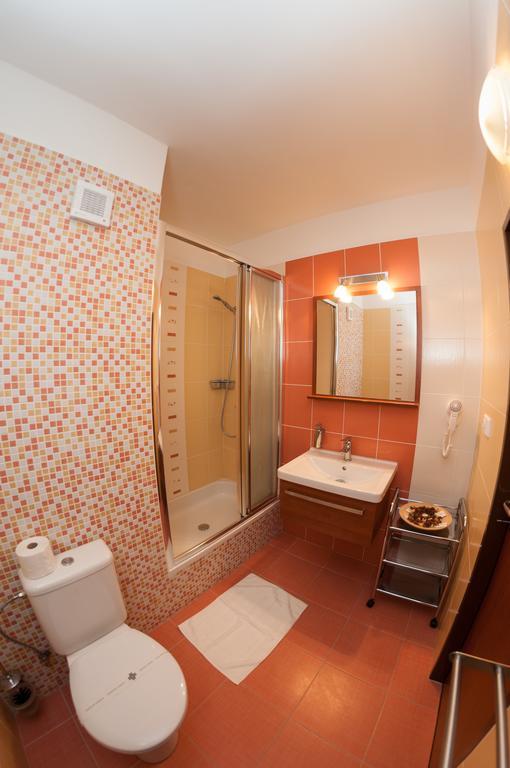 Hotel Radejov Knezdub Екстериор снимка