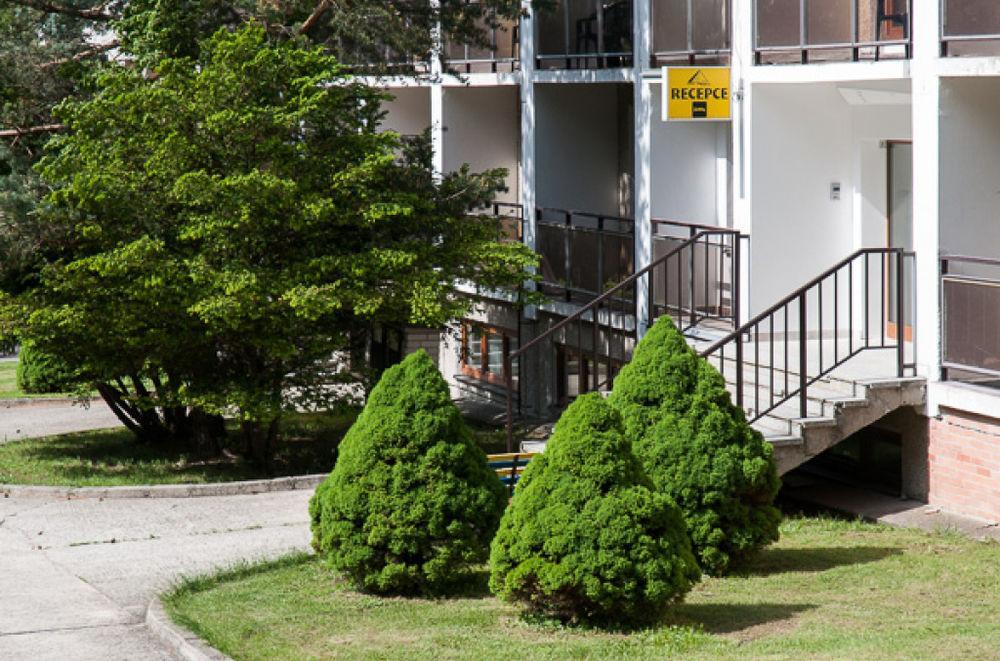 Hotel Radejov Knezdub Екстериор снимка