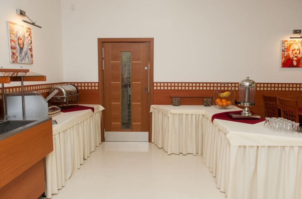 Hotel Radejov Knezdub Екстериор снимка