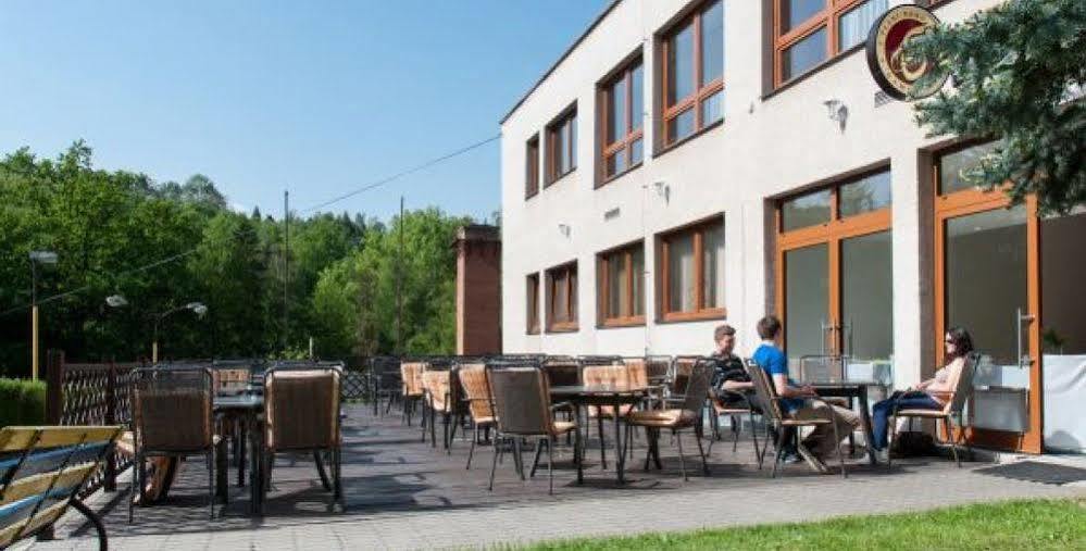 Hotel Radejov Knezdub Екстериор снимка